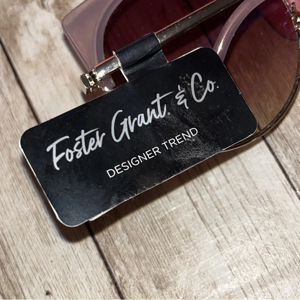 Foster Grant & Co. Cat eye purple sunglasses Gradient lenses